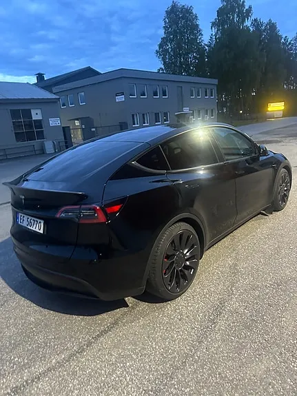 Tesla Model Y 2023 photo 3