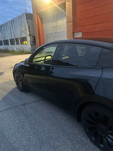Tesla Model Y 2023 photo 5