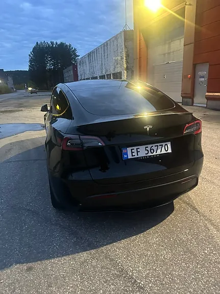 Tesla Model Y 2023 photo 4