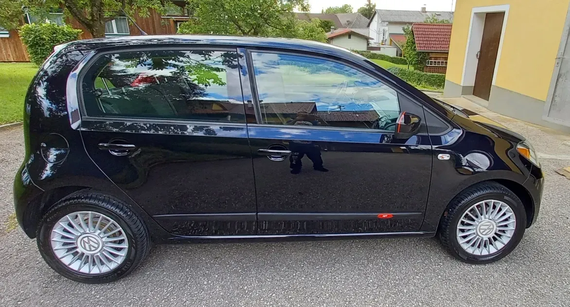 Volkswagen Up 2014 photo 2