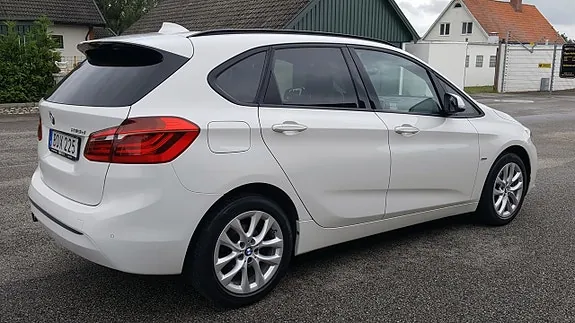 BMW 218D 2017 photo 2
