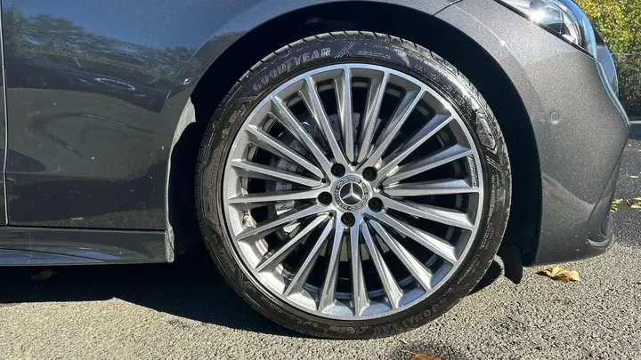 Mercedes-Benz C-Class 2024 photo 5