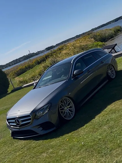 Mercedes-Benz E220 2019 photo 2