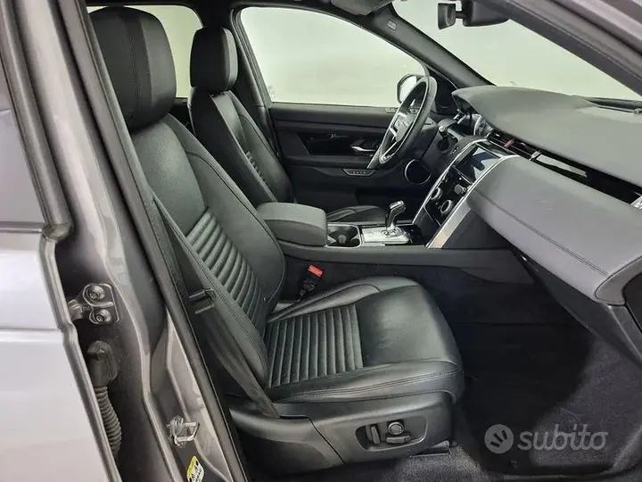 Land Rover Discovery Sport 2023 photo 3