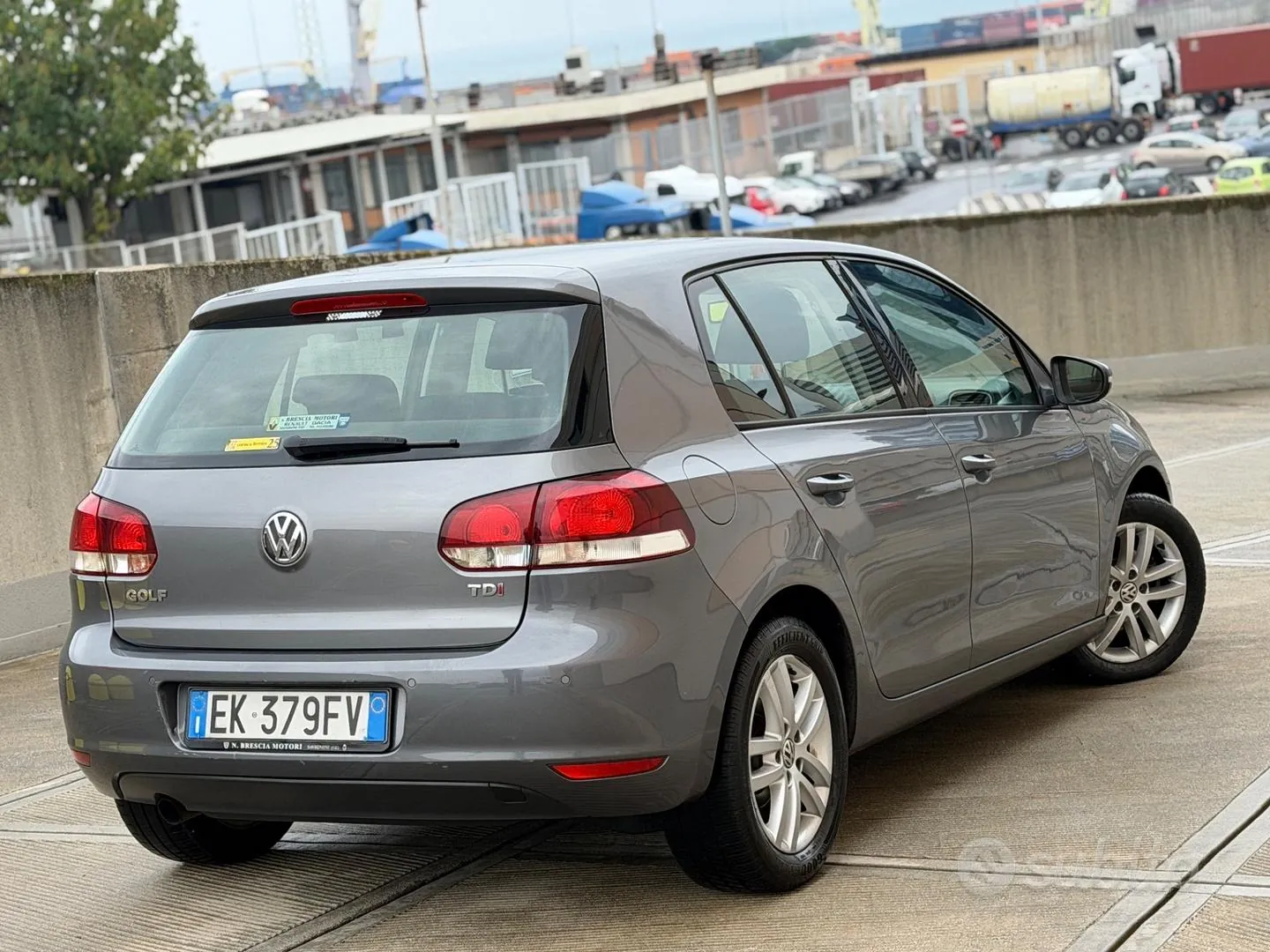Volkswagen Golf 2011 photo 2