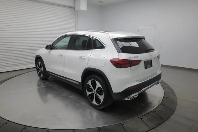 Mercedes-Benz Gla 2024 photo 5
