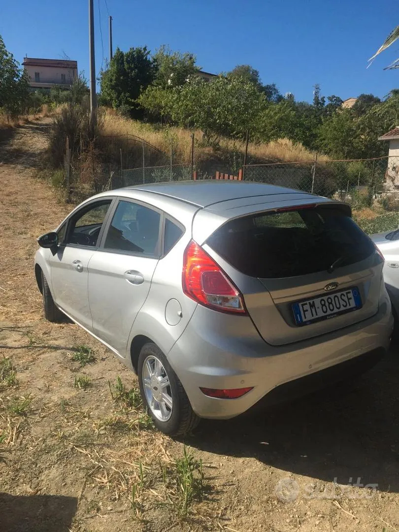 Ford Fiesta 2015 photo 2