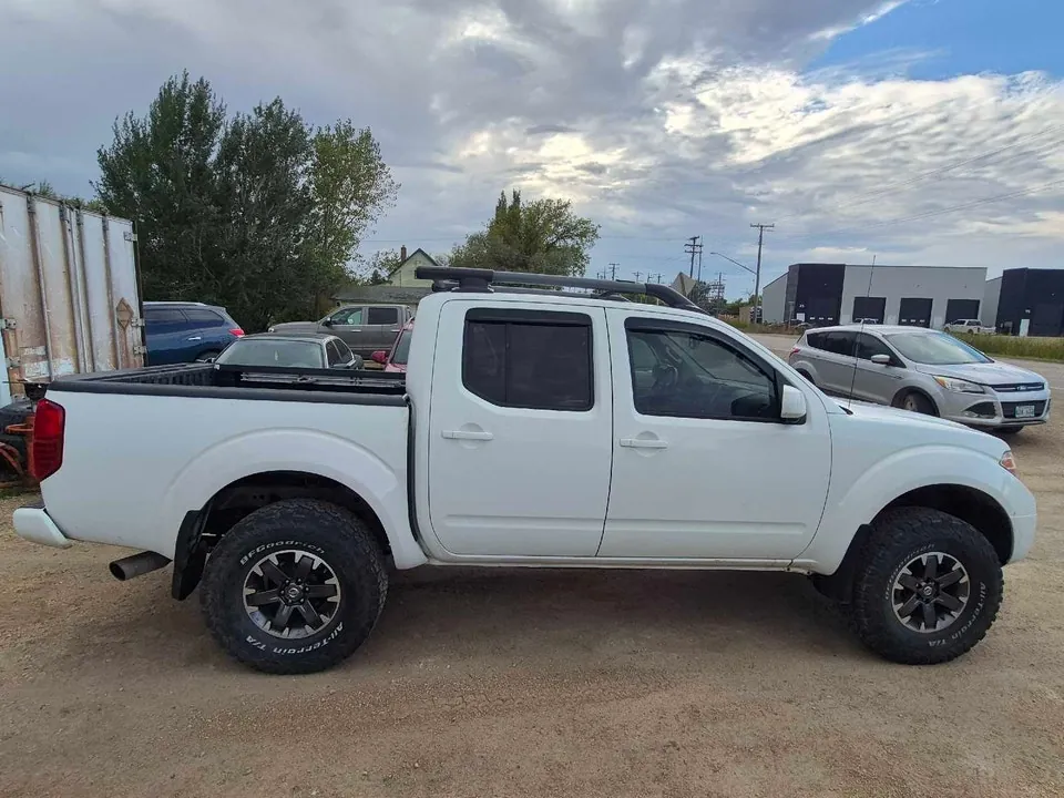 Nissan Frontier 2014 photo 4