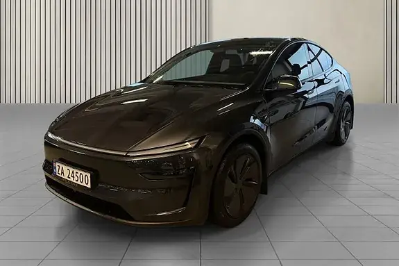 Tesla Model Y 2026 photo 4