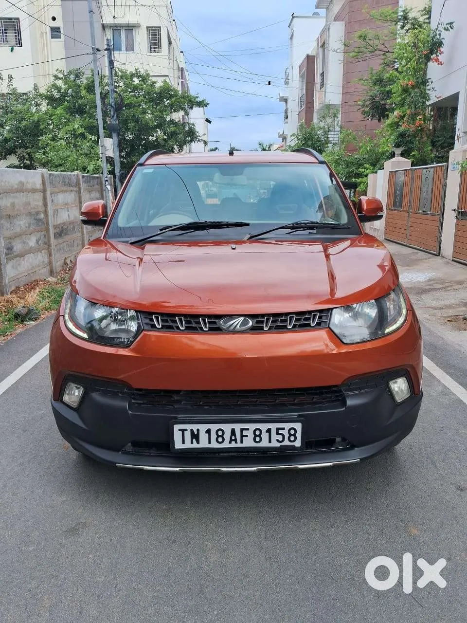 Mahindra Kuv 100