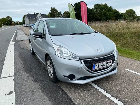 Peugeot 208 2014 photo 5