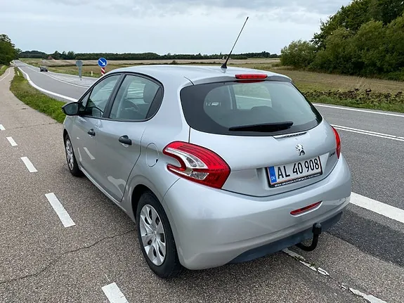 Peugeot 208 2014 photo 3