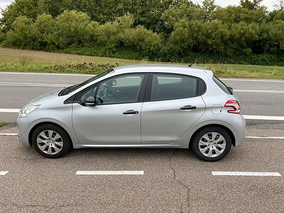 Peugeot 208 2014 photo 4