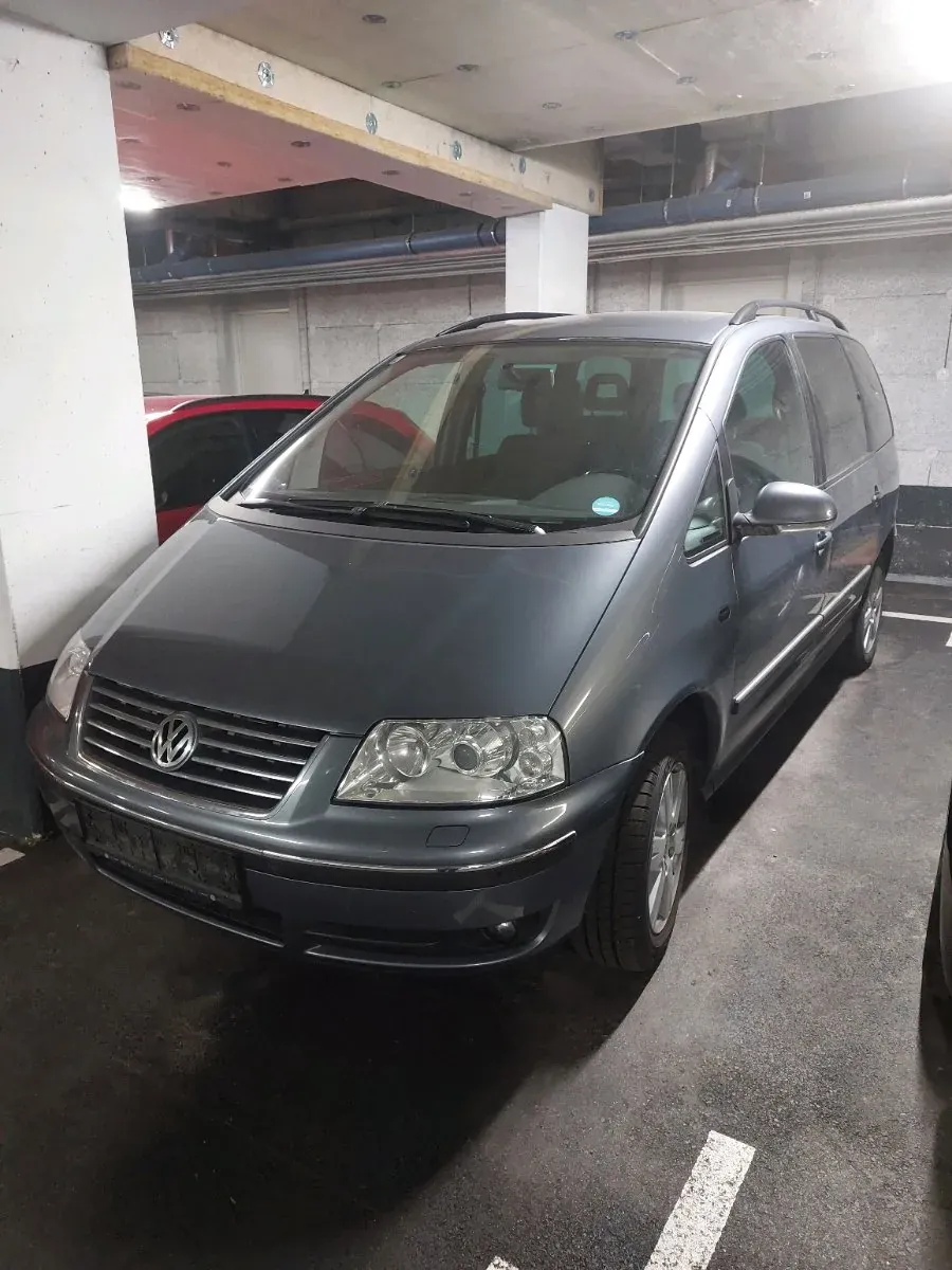 Volkswagen Sharan 2010 photo 2