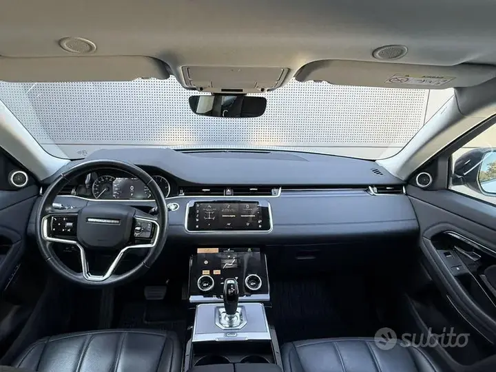 Land Rover Evoque 2021 photo 3