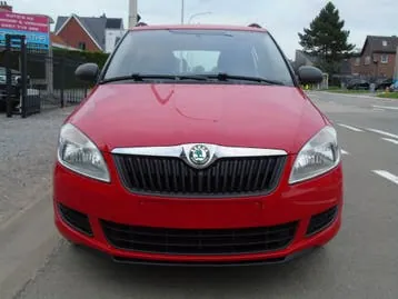 Skoda Fabia 2012 photo 3