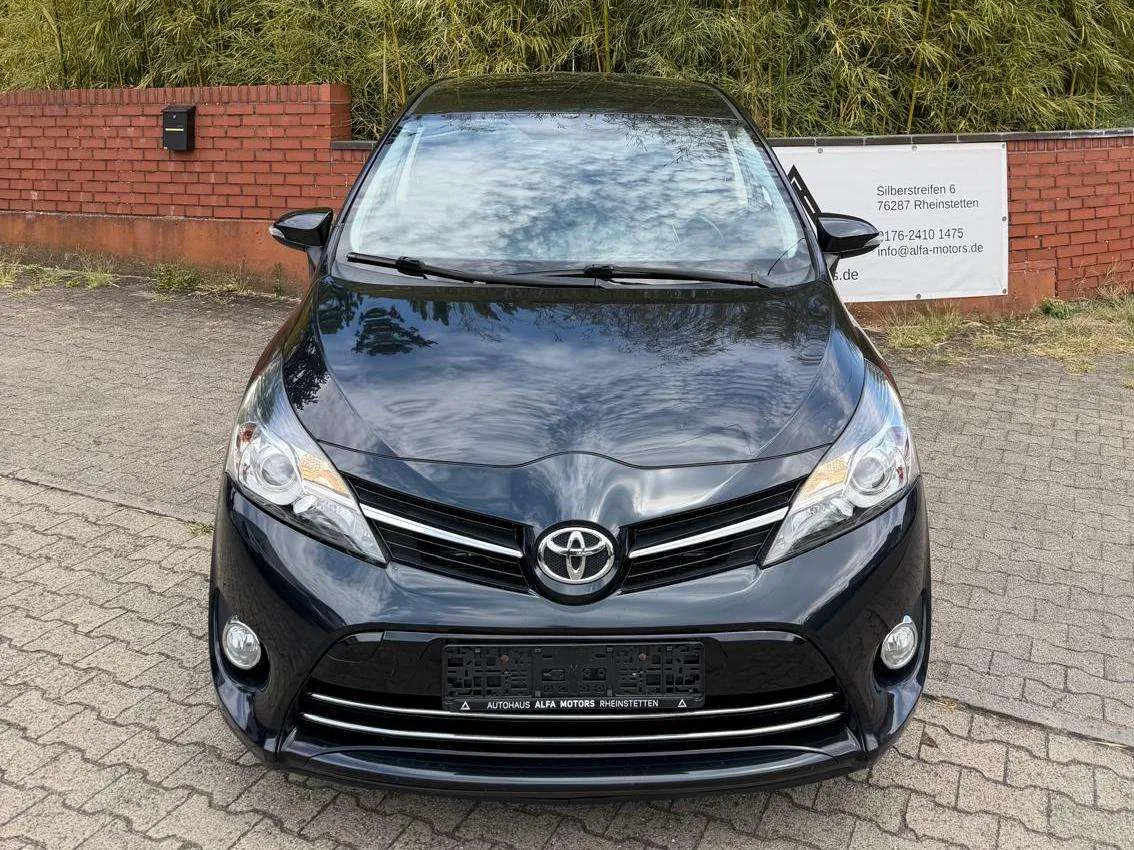 Toyota Verso 2015 photo 2