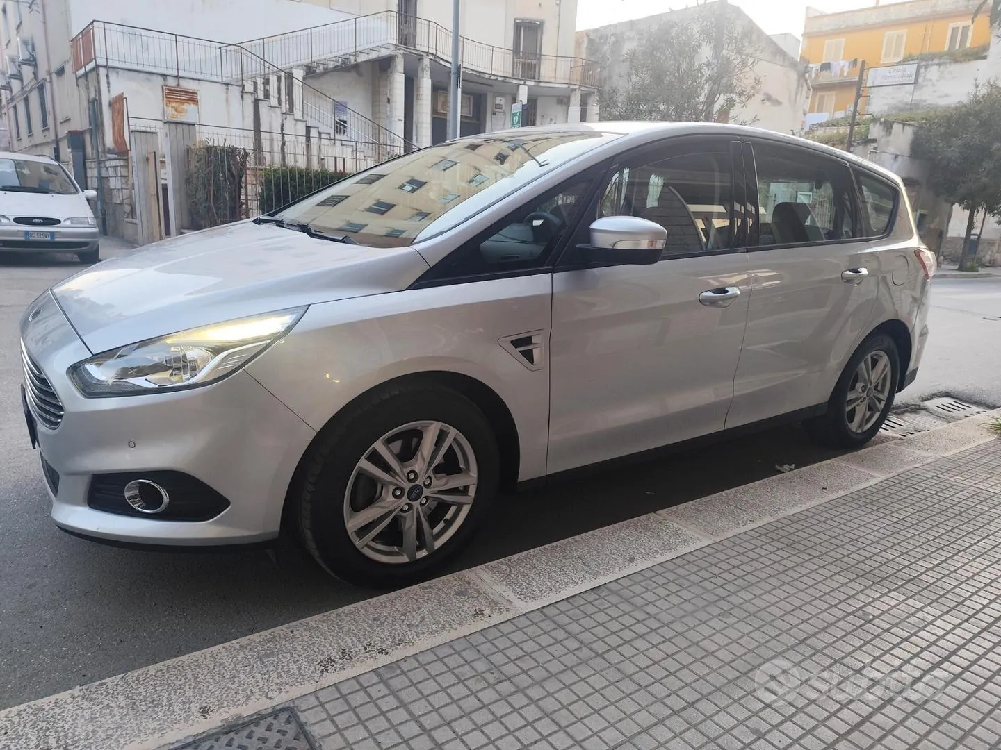 Ford S-Max 2017 photo 3
