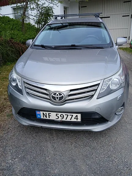 Toyota Avensis 2013 photo 2