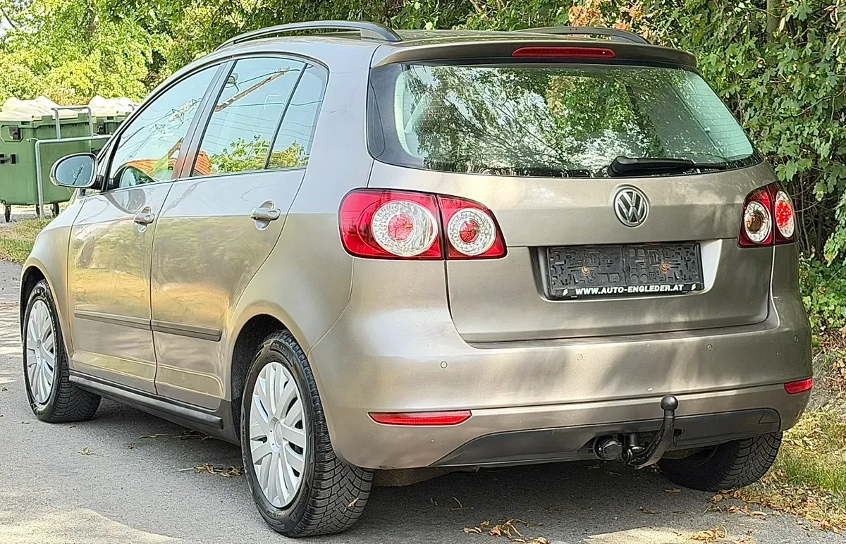 Volkswagen Golf 2011 photo 2