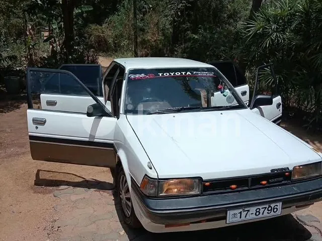 Toyota Carina 1985 photo 3