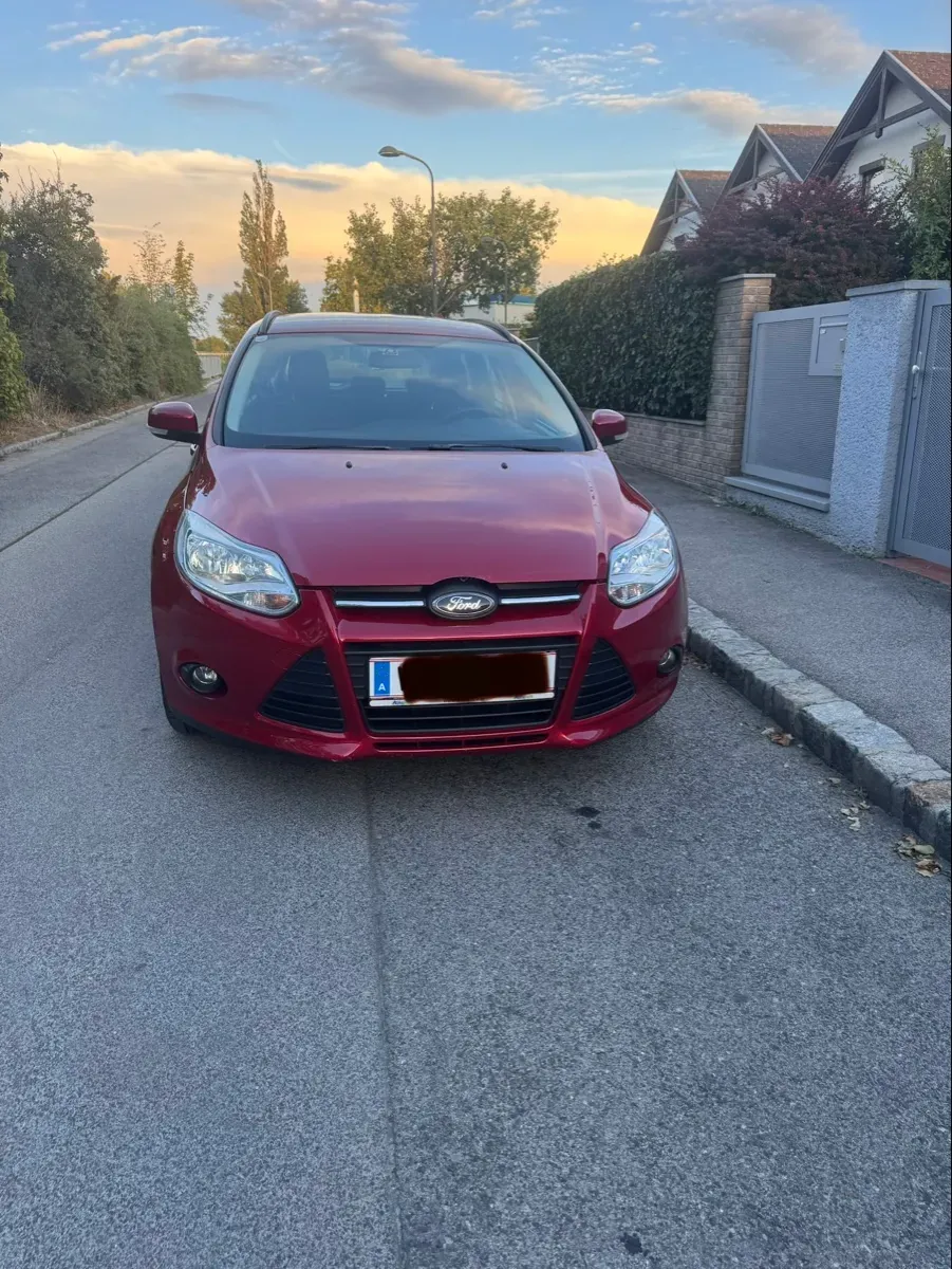 Ford Focus 2012 photo 2