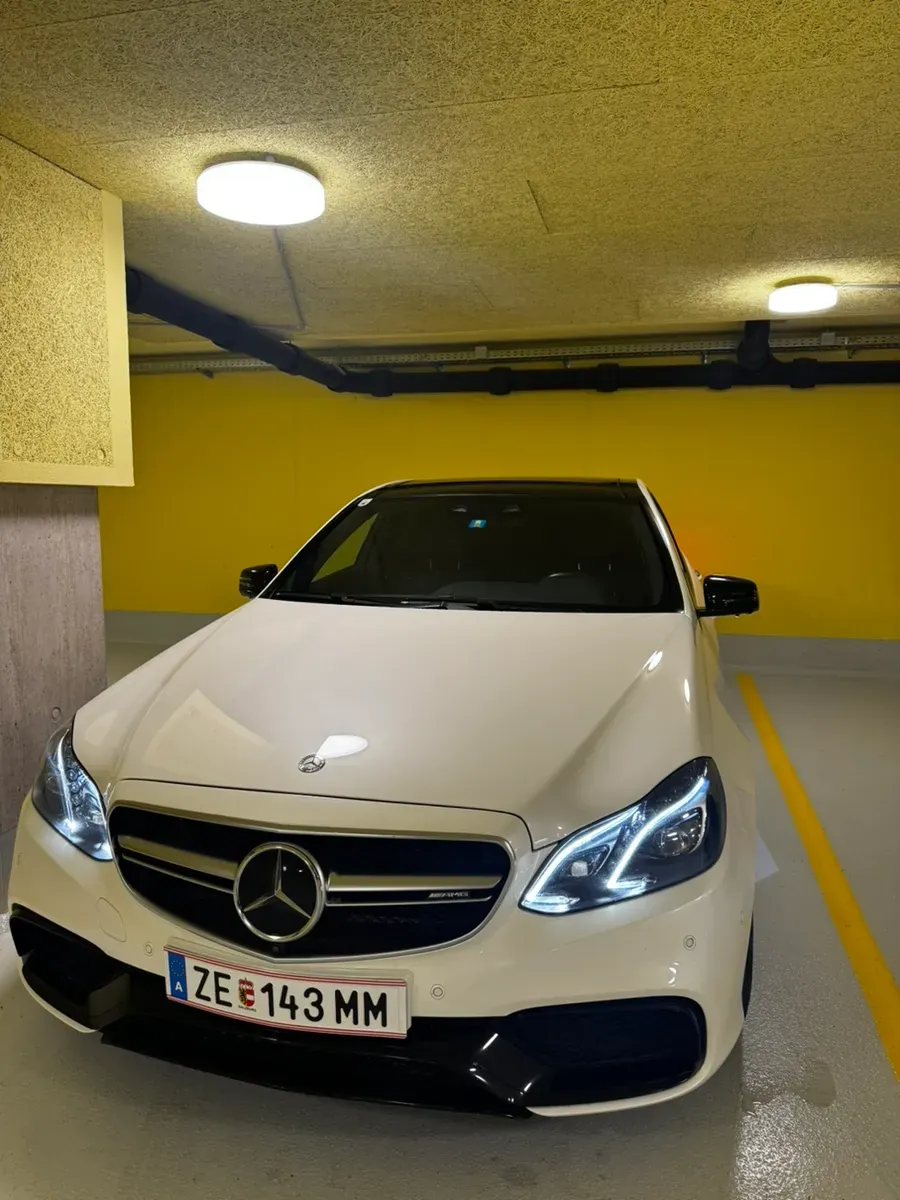 Mercedes-Benz E-Class 2015 photo 2