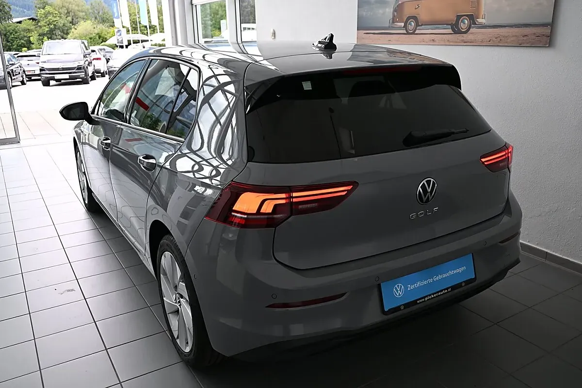 Volkswagen Golf 2026 photo 3