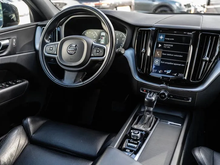 Volvo Xc60 2019 photo 2