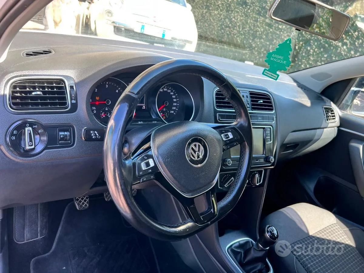Volkswagen Polo 2015 photo 4