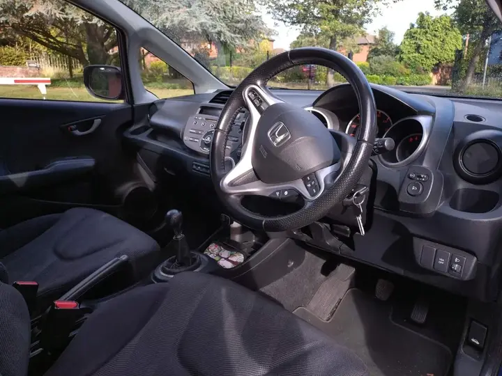 Honda Jazz 2010 photo 2