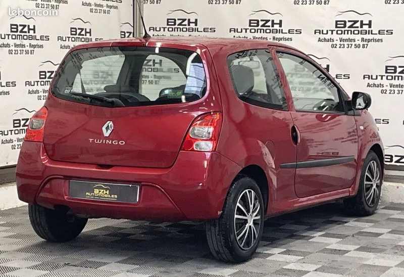 Renault Twingo 2010 photo 2