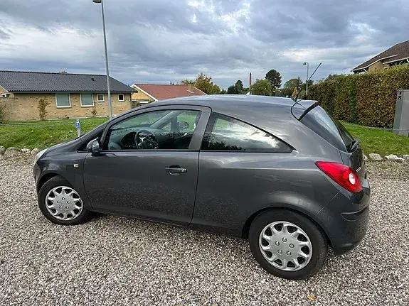 Opel Corsa 2011 photo 4