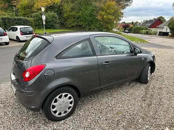 Opel Corsa 2011 photo 2