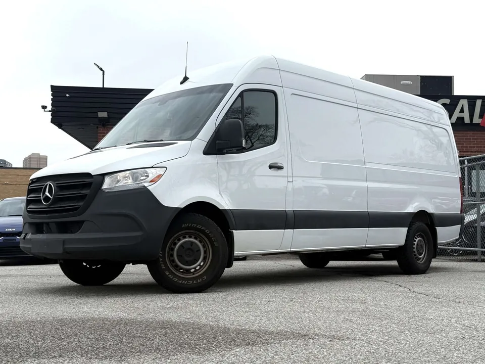 Mercedes-Benz Sprinter Van 2023 photo 2
