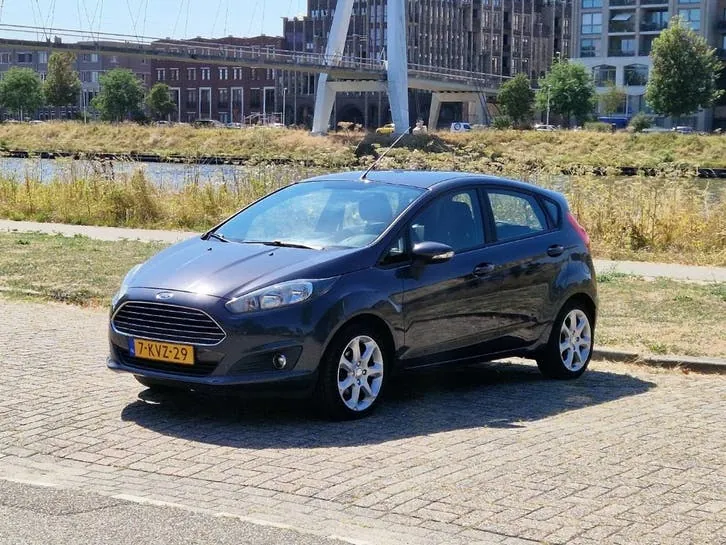 Ford Fiesta 2013 photo 2