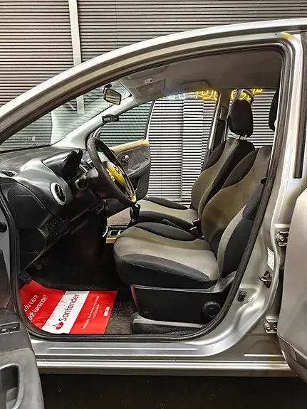 Nissan Note 2010 photo 5