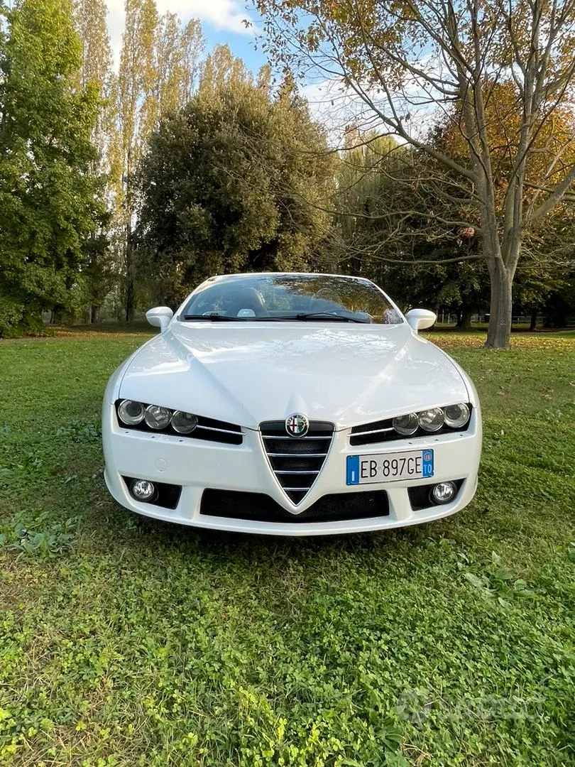 Alfa Romeo Spider 2010 photo 2