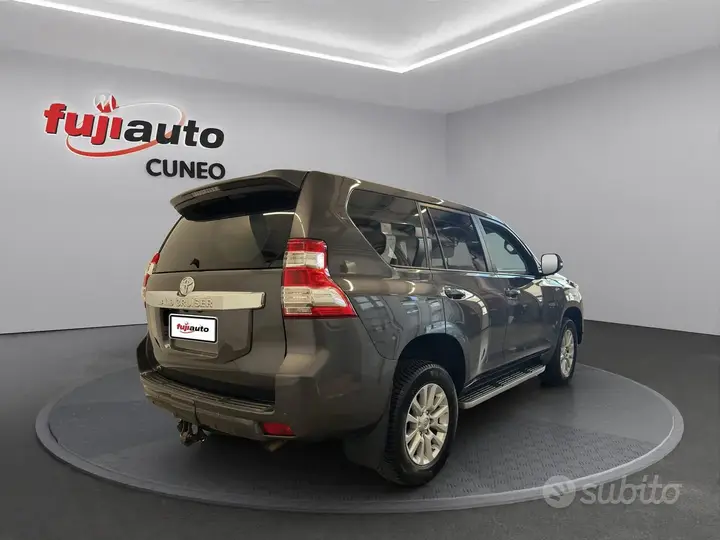 Toyota Land Cruiser 2016 photo 3