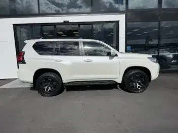 Toyota Land Cruiser Prado 2018 photo 3