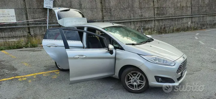 Ford Fiesta 2013 photo 2