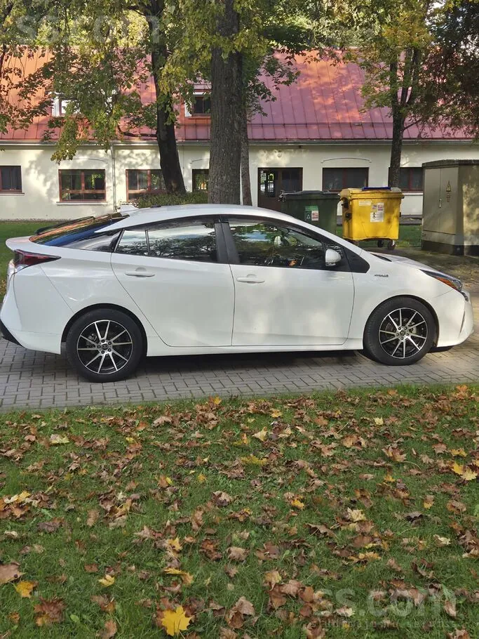 Toyota Prius 2018 photo 3