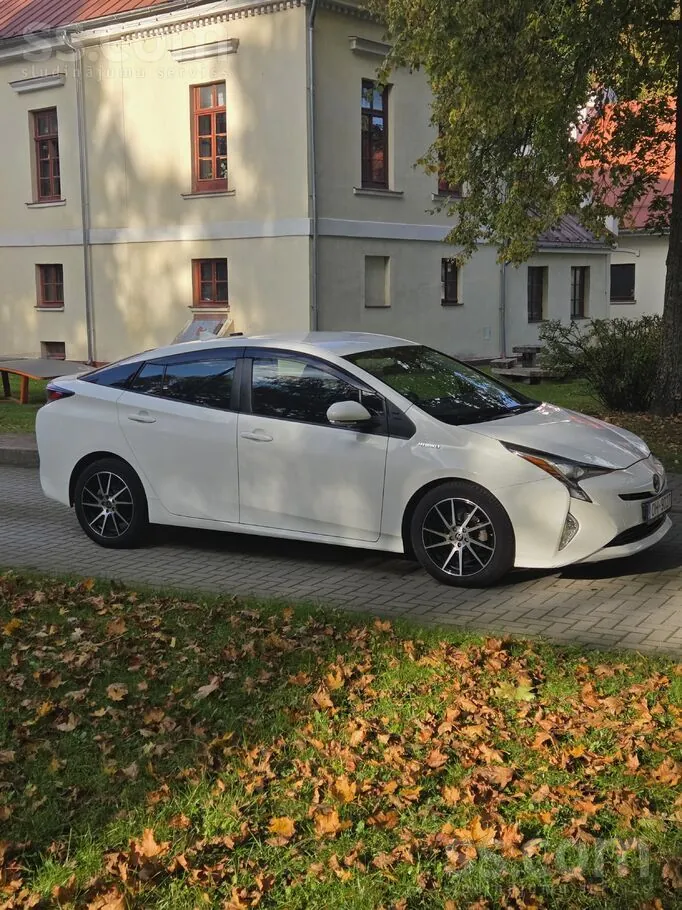 Toyota Prius 2018 photo 2