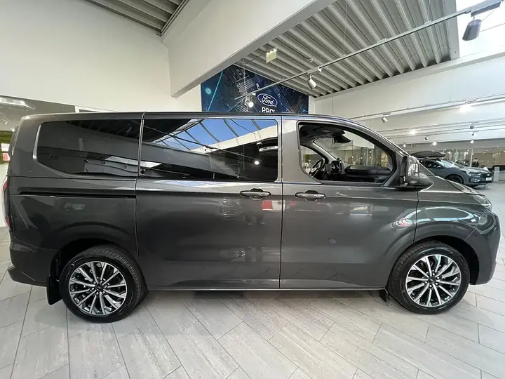 Ford Tourneo Custom Bus photo 3