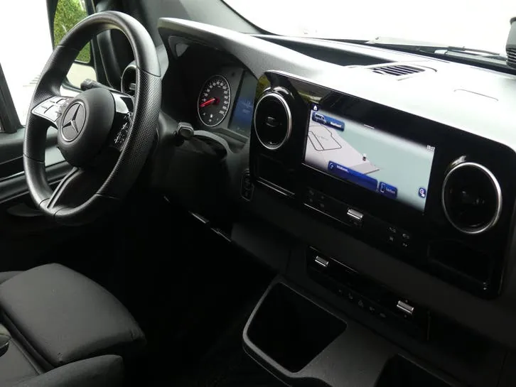 Mercedes-Benz Sprinter 2024 photo 2