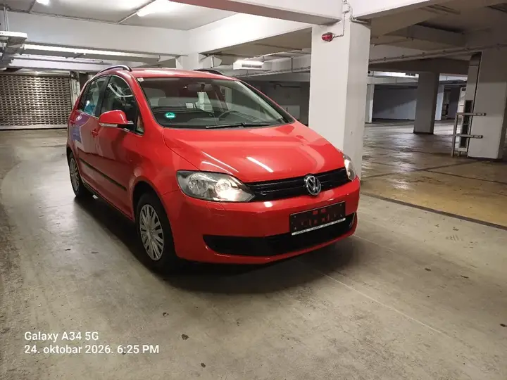 Volkswagen Golf 2010 photo 2