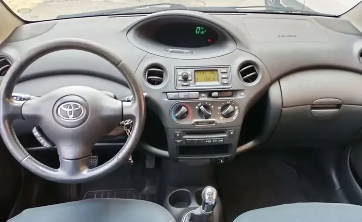 Toyota Yaris 2005 photo 4