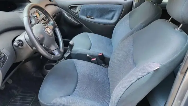 Toyota Yaris 2005 photo 5