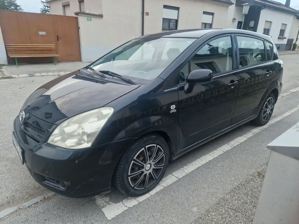 Toyota Corolla Verso 2005 photo 2