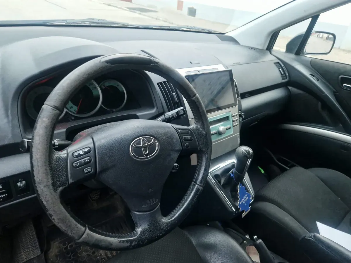 Toyota Corolla Verso 2005 photo 3